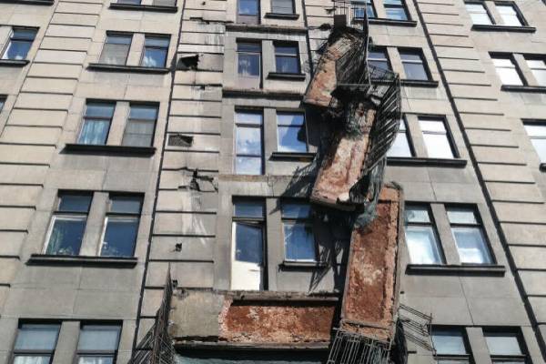 Госжилинспекция осмотрела 2 тысячи балконов в центре Петербурга
