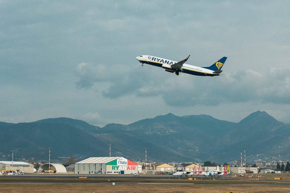 Ryanair планирует в июле возобновить рейсы из Украины в Италию
