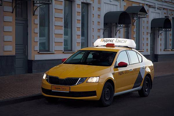 Авито и Яндекс.Такси запускают доставку в Петербурге