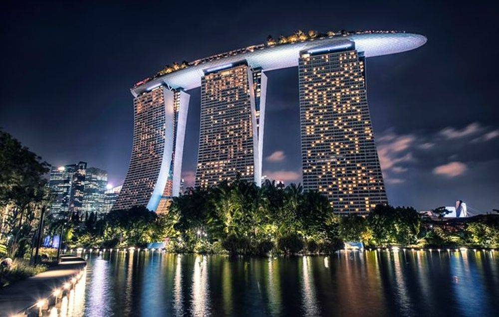 В Сингапуре населению продолжат раздавать деньги