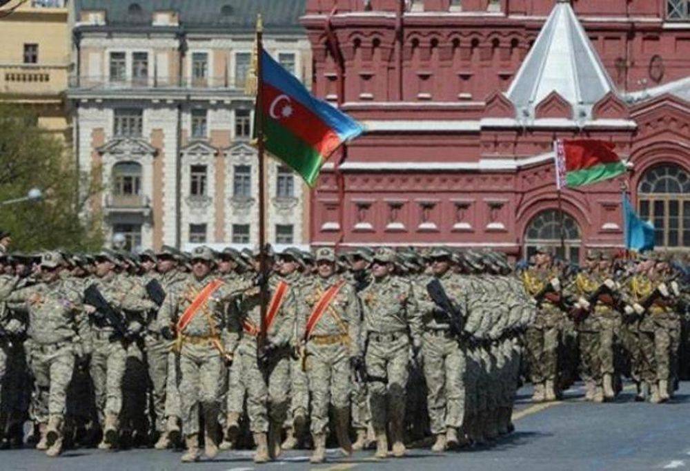Азербайджанцы пройдут по Красной площади с отечественным оружием