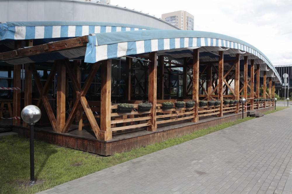 В Новокузнецке открылись уличные летние кафе и рестораны