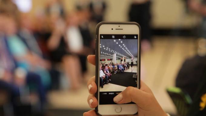 Apple блокирует iPhone, украденные во время протестов в США