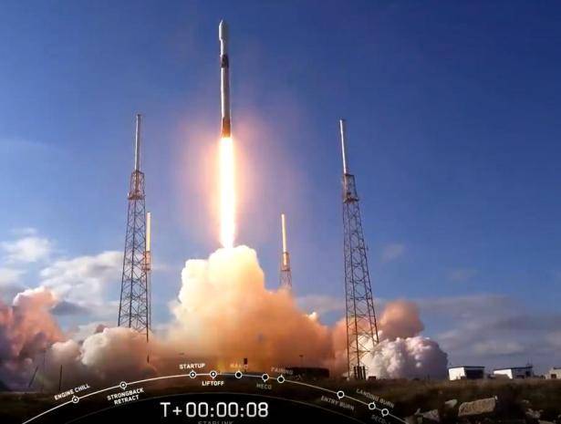 SpaceX успешно довела группировку космических спутников до 480 аппаратов