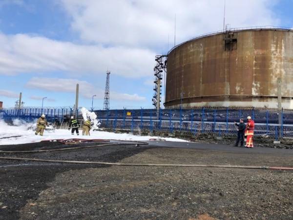 Специалисты откачали свыше сотни тонн разлившихся в Норильске нефтепродуктов