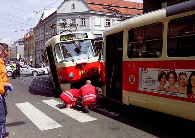 Два трамвая столкнулись в центре Праги