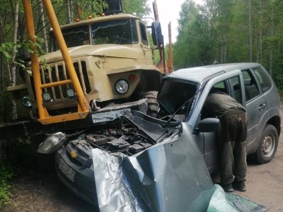 Нетрезвый водитель без прав влетел на внедорожнике в грузовик «Урал» в Варнавинском районе
