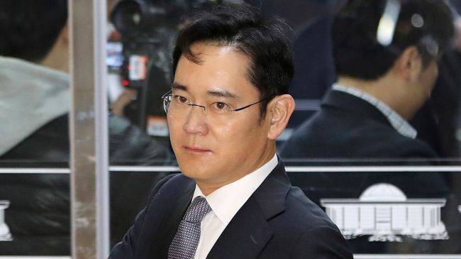 В Корее прокуроры запросили ордер на арест главы «Самсунга»