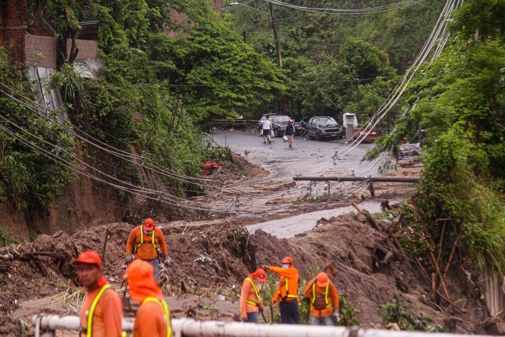 В Центральной Америке бушует разрушительный шторм "Аманда": есть погибшие и раненые