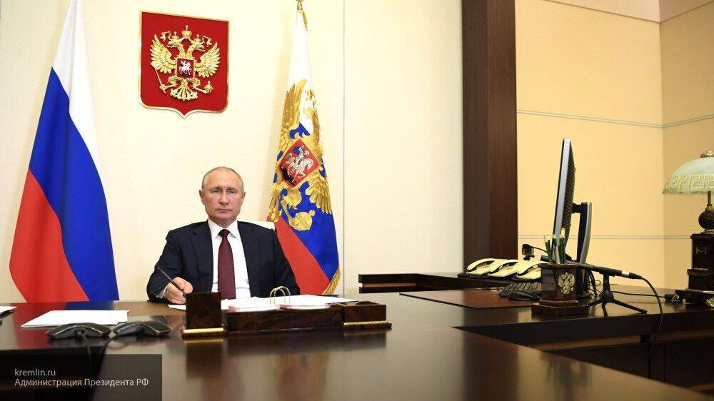 Путин заявил, что РФ удалось избежать дефицита СИЗ у медиков