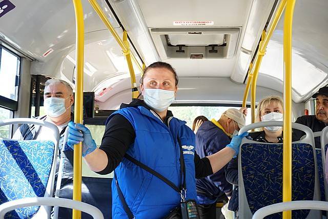 Масочный режим, дезинфекторы и дистанция: как в автобусах Сыктывкара соблюдают меры профилактики