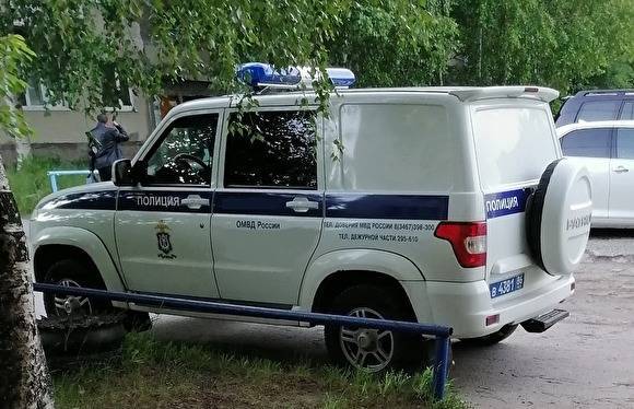Полицейских Нижневартовска, пришедших в квартиру горожанки без масок, начали проверку