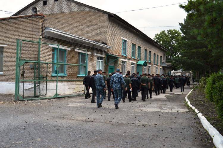 В Кемеровской области укусившего полицейского за руку приговорили почти к трем годам колонии