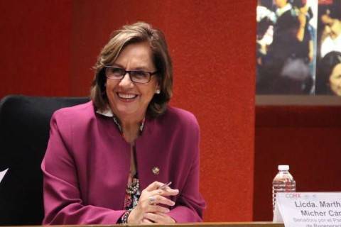 Мексиканский сенатор оголила грудь во время совещания