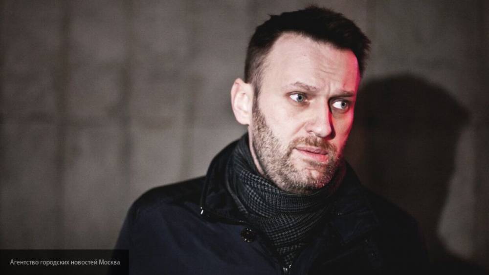 Гей-актер фильмов для взрослых пожелал Навальному не сворачивать с "голубого" пути