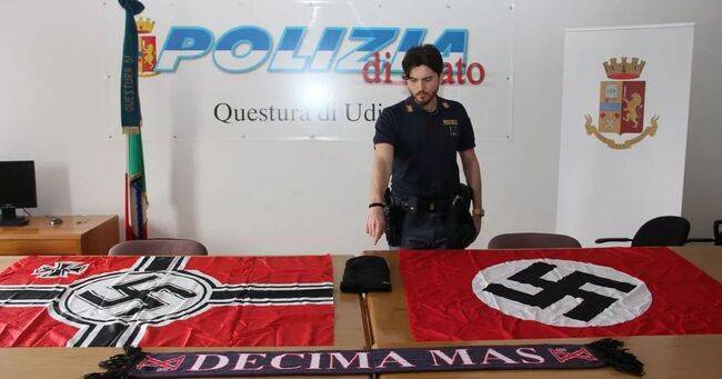 В доме футбольного фаната в Италии обнаружили нацистские флаги и книги