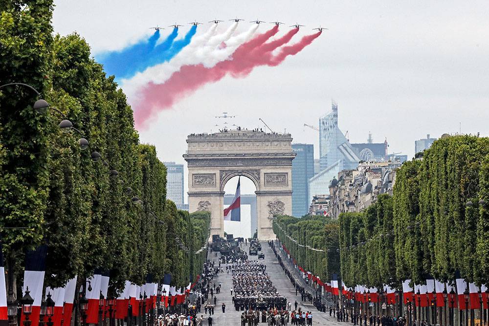 Франция отменила парад в День Бастилии 14 июля из-за пандемии