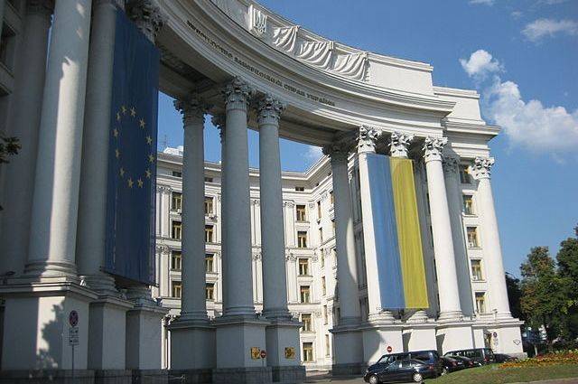 Ирина Геращенко - В парламенте Украины объявлен сбор подписей за отставку правительства - aif.ru - Украина