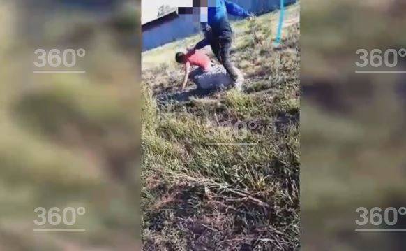 Подростки избили сверстника на Алтае и сняли это на видео