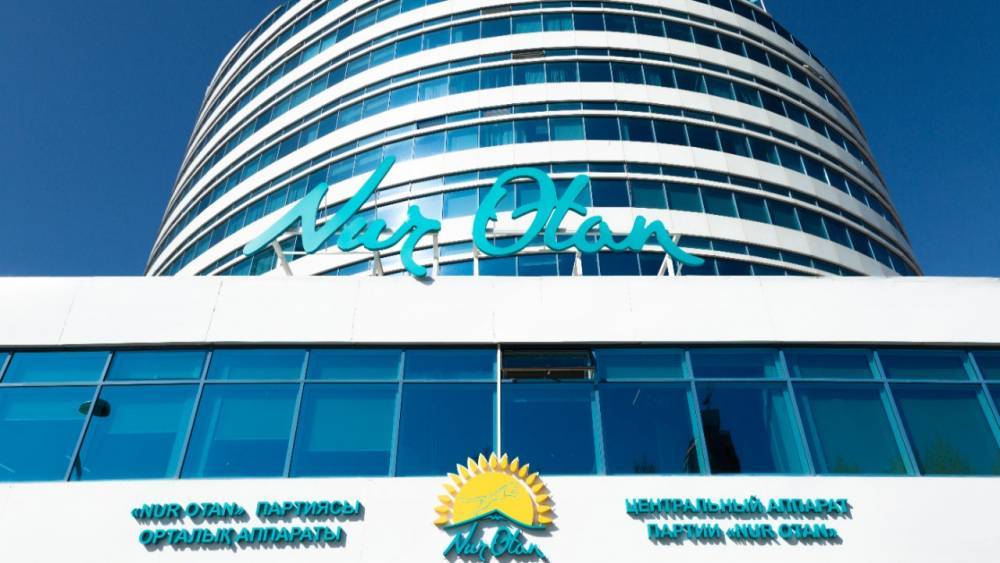 Назарбаев подписал постановление о проведении праймериз в "Nur Otan"