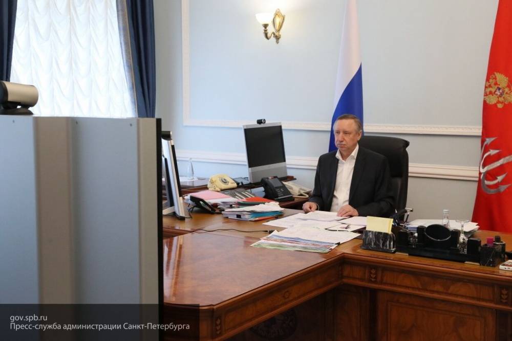 Беглов заявил, что власти Петербурга с мая выплачивают деньги работникам соцучреждений