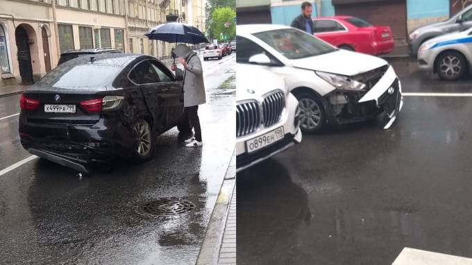 На перекрестке Вознесенского и Казанской произошло ДТП с такси