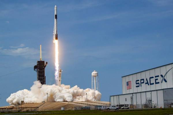 Компания SpaceX в пятый раз запустила на орбиту одну и ту же ракету