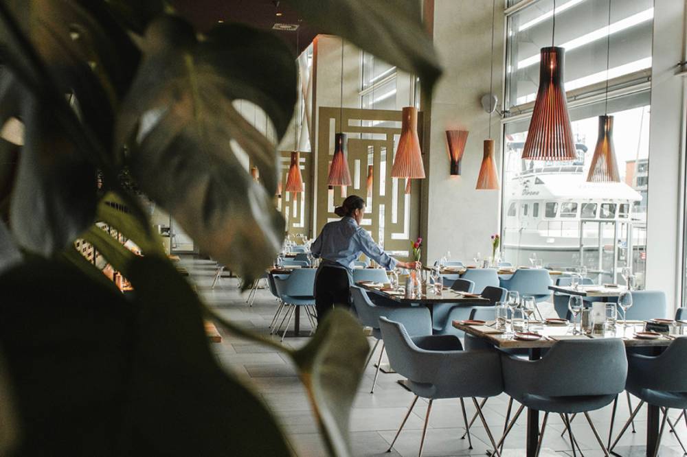 В Минздраве опубликовали перечень новых правил работы для ресторанов и кафе: что изменилось