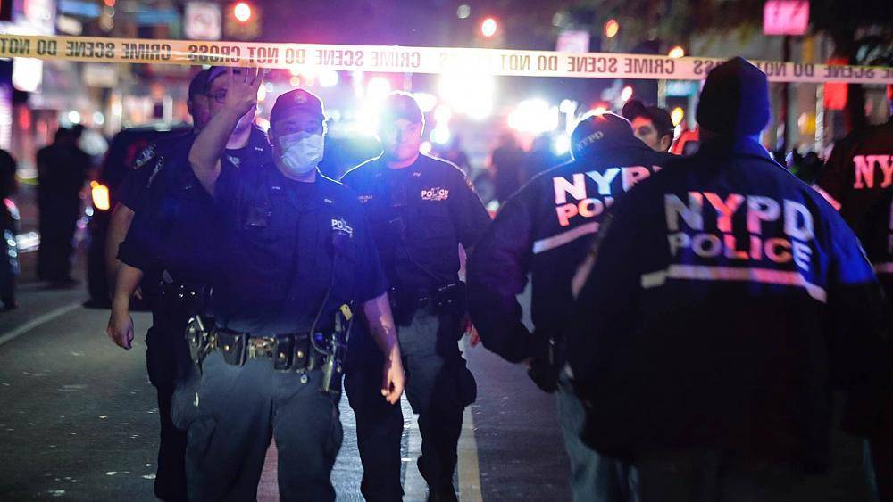 Нью-Йорк: нападение на полицейских было терактом?