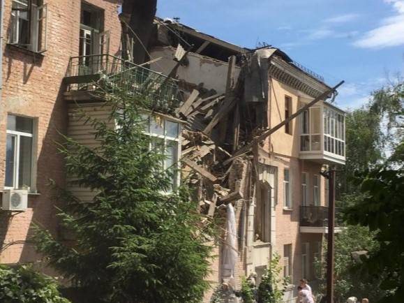 Произошел хлопок и вынесло стену: в России взлетела в воздух жилая многоэтажка. Есть жертвы (фото, видео)