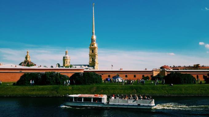 Прогулки по рекам и каналам Петербурга вернут лишь во время второго этапа снятия ограничений