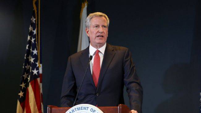 Мэр Нью-Йорка обещает защитить журналистов от полиции