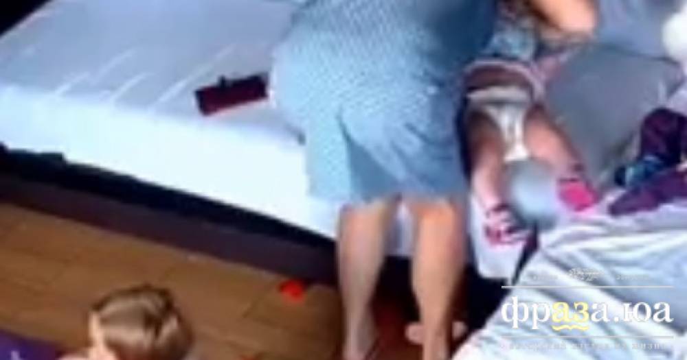 Появилось видео, как в Запорожье воспитательница убила ребенка (18+)