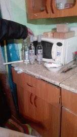 Жители России на самоизоляции стали покупать водку в большой таре