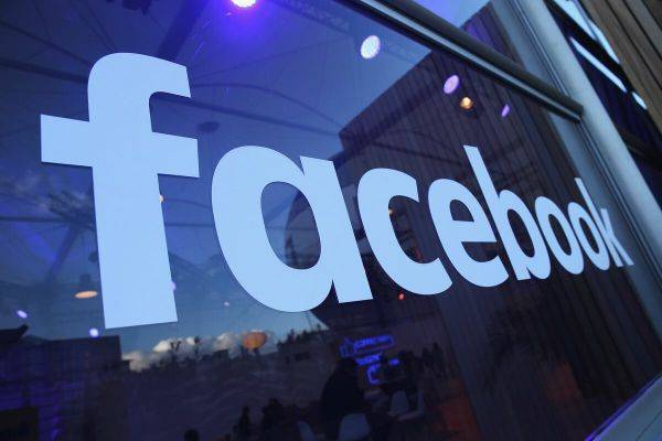 Спецмаркировка: Facebook отметит сообщения подконтрольных властям СМИ