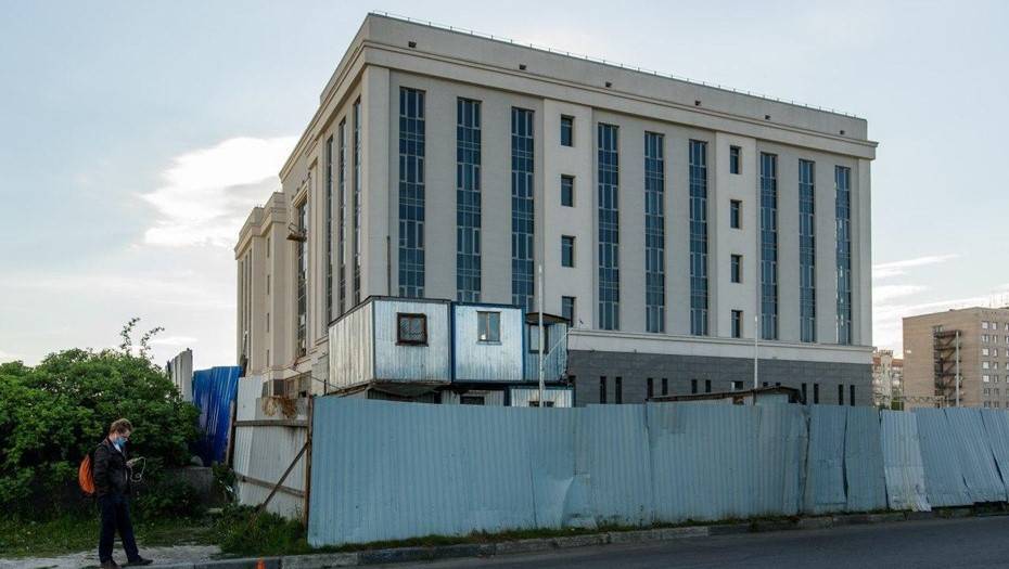 Строящемуся зданию суда в Петербурге грозит обрушение
