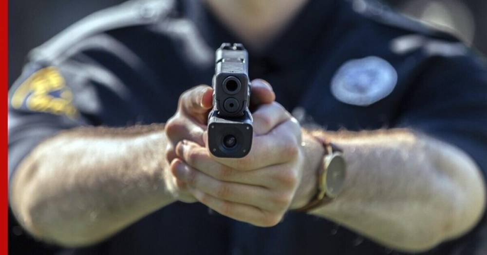 В США полиция застрелила ставшего на колени мужчину