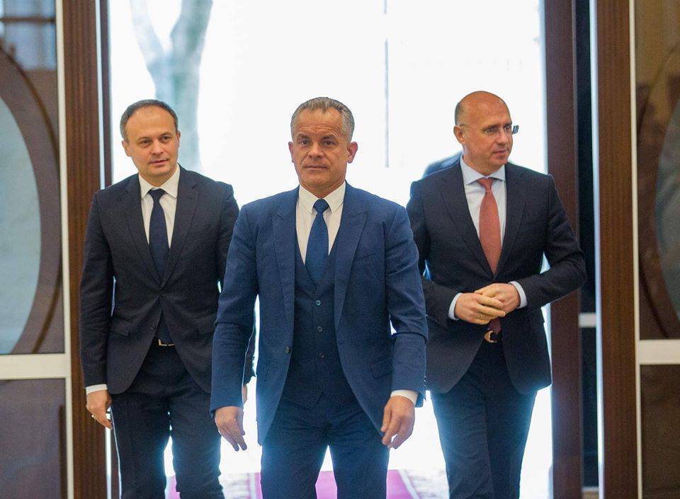 С оппозицией расправятся после президента – как беглый молдавский олигарх вернет себе власть