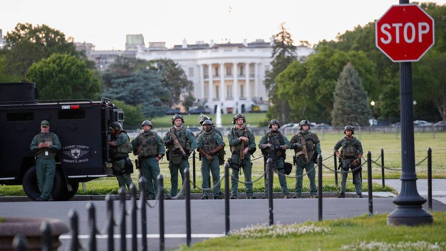 В Вашингтоне двоих военных на месте протестов ударила молния