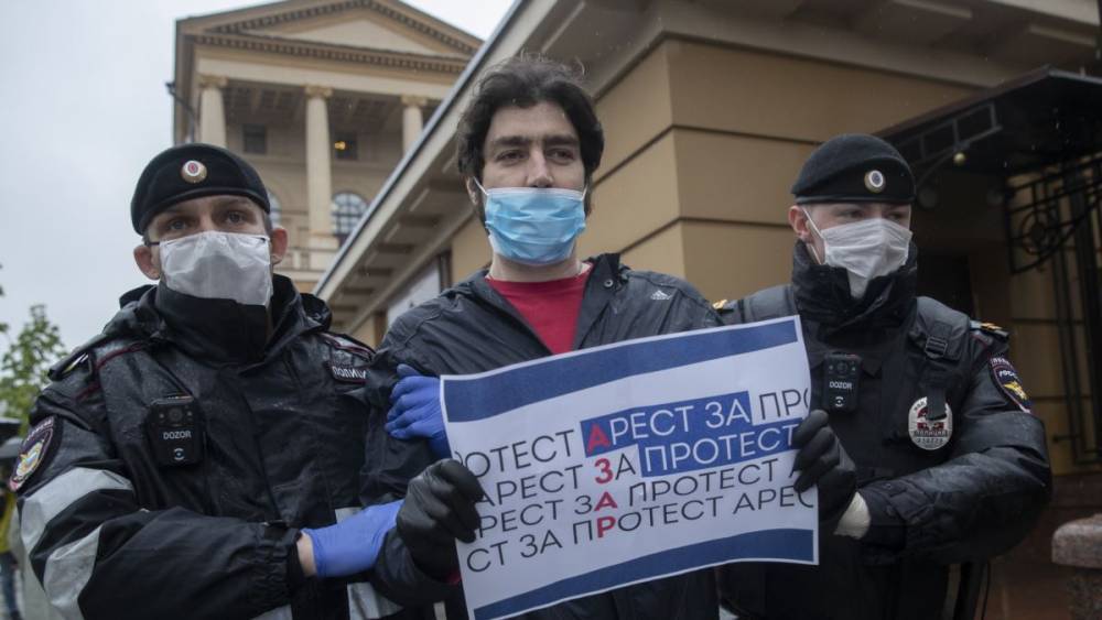 Эксперты предупредили о возможности массовых протестов в России