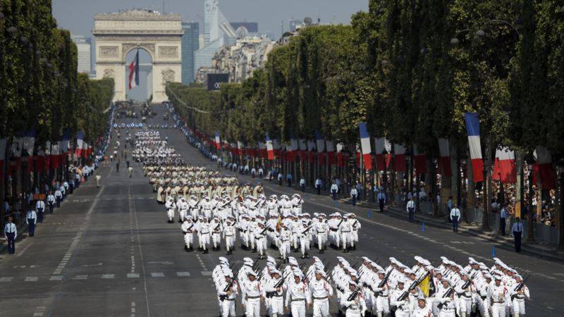Франция отменила парад по случаю Дня взятия Бастилии