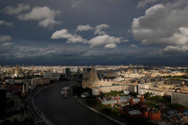 В МЧС предупредили москвичей о сильном ветре и дожде с градом