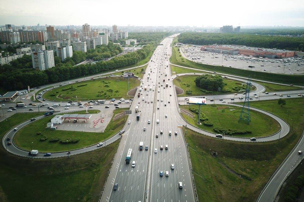 Москвичей предупредили о затруднении движения транспорта во второй половине дня