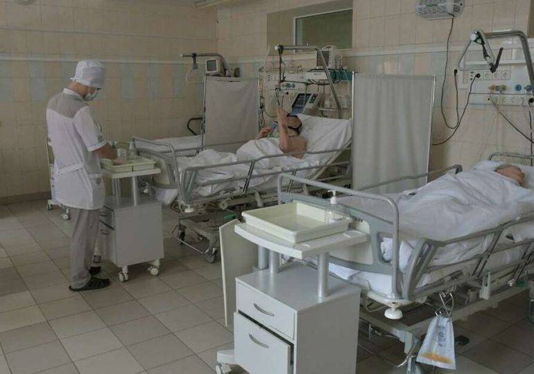 «На 750 койках лежат 840 пациентов». Главврач сообщил о переполненности больниц в Тольятти из-за коронавируса