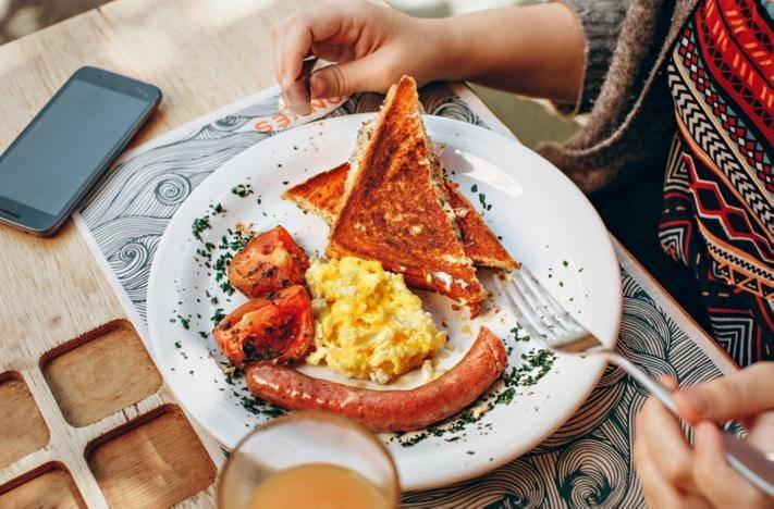 Диетолог развенчала наиболее популярные мифы о завтраке