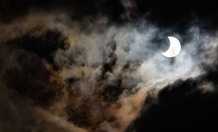 Сегодня белорусы смогут увидеть необычное затмение — «земляничную Луну»