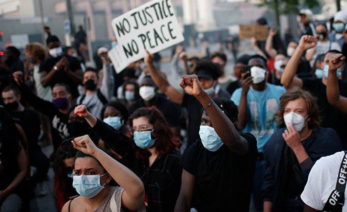 Франция: «антирасисты» обзывают чернокожего полицейского предателем (Causeur, Франция)