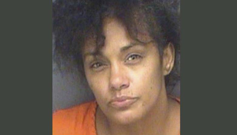 Жительница Флориды попыталась убить парня гамбургером во время спора