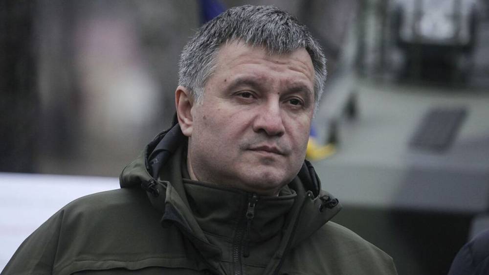 Олейник рассказал, почему главу МВД Украины не увольняют с «расстрельной должности»