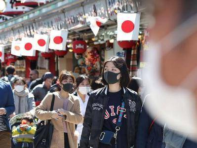 В Японии с наступлением жары призывают снимать маски на улице